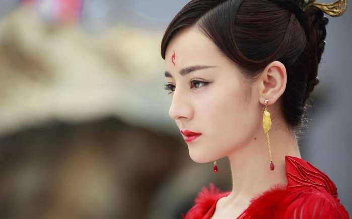 冯姓女明星与小巷中的隐藏式特色小店探秘