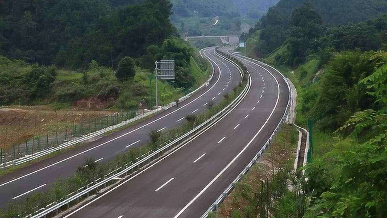 渝广高速公路最新动态及小巷独特小店揭秘